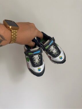 Disney Fit x Toy Story Woody & Buzz Sneakers (Size 7)